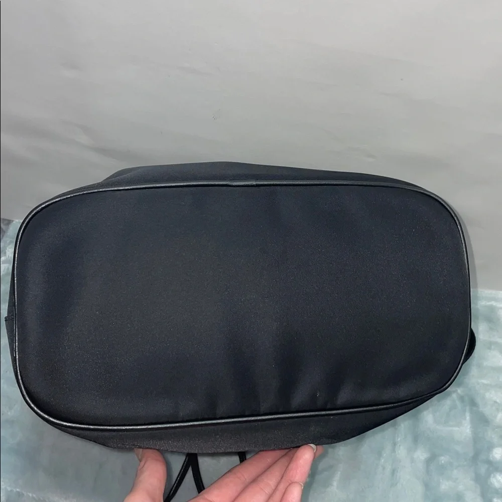 Longchamp Large ‘Le Pliage’ Neoprene Bucket Bag - Picture 4 of 16
